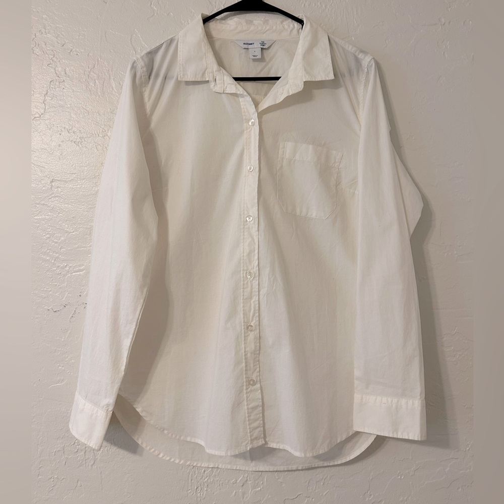 SOLD. SEMI-NEW white collar, button, long sleeve. Classic fit.
